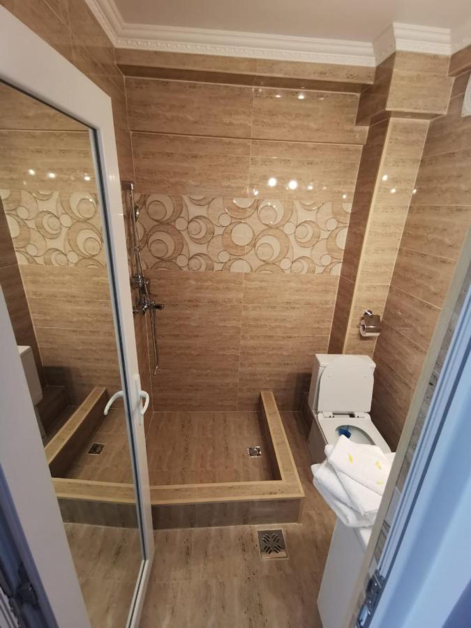 1 Small Studio, Central, Self Check In Sinaia Exterior foto