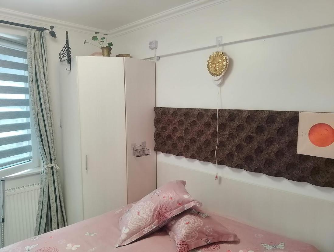 1 Small Studio, Central, Self Check In Sinaia Exterior foto